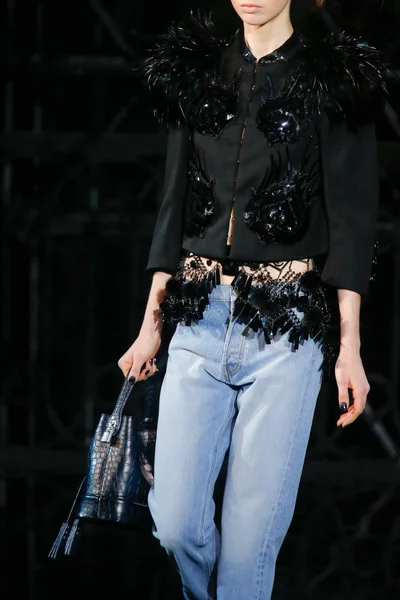 Look 17